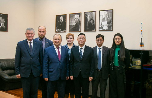 驻叶卡捷琳堡总领事罗世雄访问俄罗斯科学院乌拉尔分院